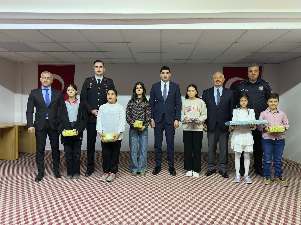 Çatma, kurban olayım çehreni ey nazlı hilâl!